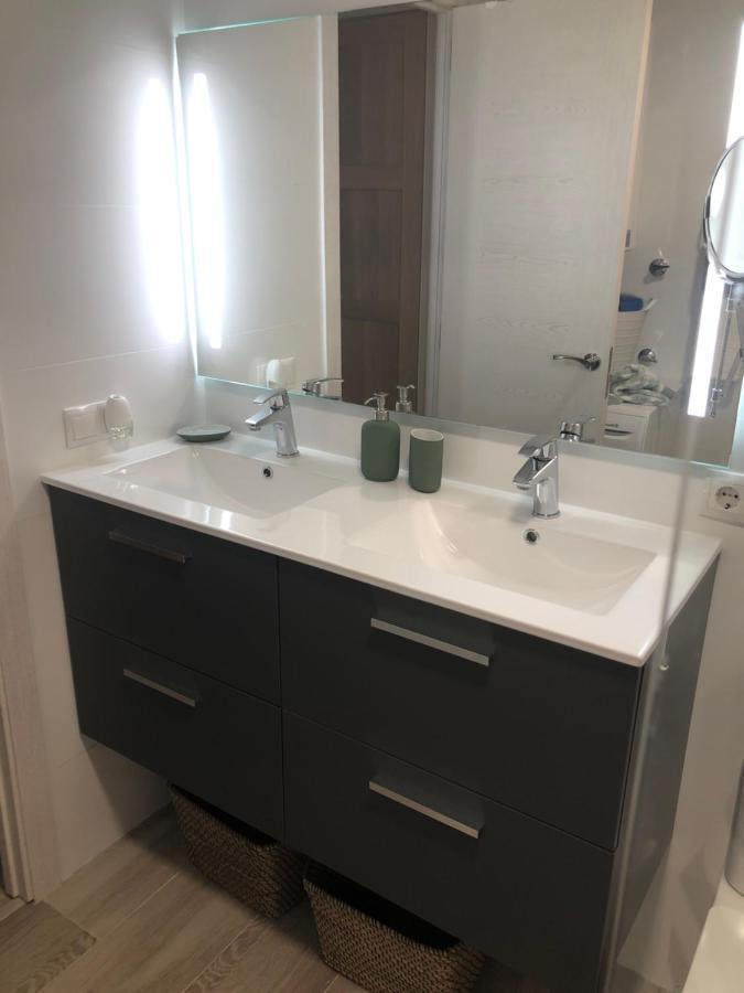 Apartamento Totalmente Reformado Con Piscina Y Jardines Al Lado De La Playa De La Carihuela Torremolinos Exterior photo