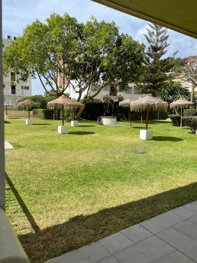 Apartamento Totalmente Reformado Con Piscina Y Jardines Al Lado De La Playa De La Carihuela Torremolinos Exterior photo